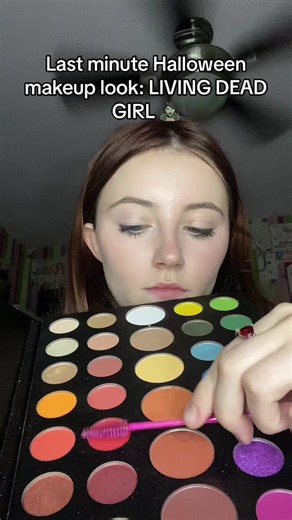 Last minute halloween makeup look: Living Dead Girl 🧟‍♀️ #halloween #halloween2023 #halloweenmakeup #makeup #makeuplook #halloweencostume #diy #lastminhalloweencoustume #fyp #foru #foryoupage