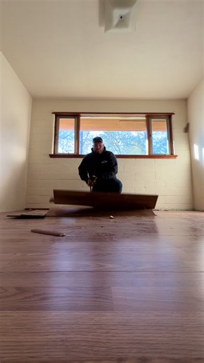 🚨 This is why cheap installs get expensive… 🚨 We’re ripping out this laminate because it was installed the wrong way ⬇️ ❌ No proper subfloor prep ❌ No expansion gaps (floors need room to move!) ❌ Uneven locking joints causing buckling & gaps ❌ Moisture barrier missing where it was needed Laminate is a floating floor — if you trap it, rush it, or skip steps, it will fail. Period.#floorfail #flooring#remodel ##ZachTheFloorGuy
