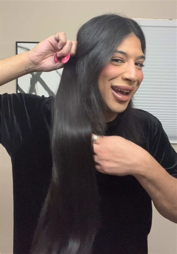 INSTALLING 28 INCH TAPE IN EXTENSIONS! @wennalife_official #newhair #hairextensions #tapeinextensions #wennalife