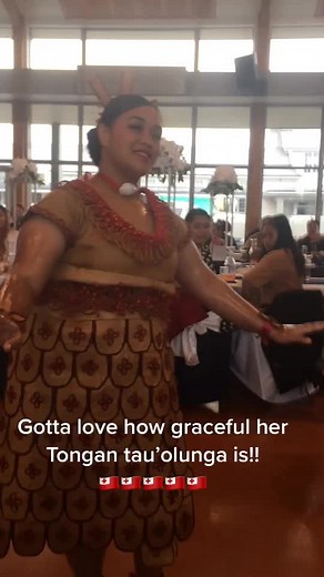Graceful Tongan Tau'olunga Dance Performance by Grace Ahomana