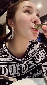 วีธีการกินหอยที่ถูกต้อง กินยังไงมาดูกัน🤣 ทำเซียนเหมือนเรียนมา🙄 #ใครแคร์ #อย่ามาเบา | Arr Panicha