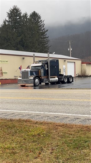 Straight Piped Peterbilt 379 Bobtail w/ a Nathan P3 Horn! #shorts #shortsviral #shortvideo