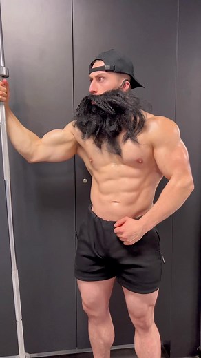 Johny Münster the mini Arnold on TikTok