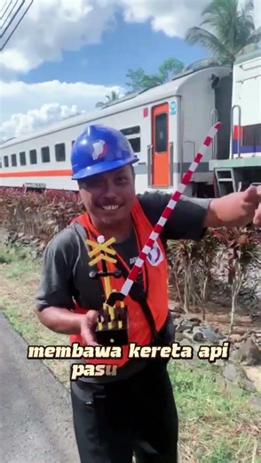 Kelakuan Petugas Pos Mainin Palang Pintu Panjang Depan Masinis#palangpintukeretaapi