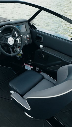 Here’s what comes Standard in any Moomba Helm, in any model. Including this 2026 Max!👇 - ✅ Easy to Navigate Touchscreen ✅ Manual Switches ✅ Music Audrio Control ✅ Comfortable Driver Seat ✅ Paddle Shifting Wake Speed Control - For more information, head to our website that’s provided in our bio! - #moombaboats #boating #lakelife #wakeboat #wakesurf #wakeboard #walkthrough #walkthroughvideo | Moomba Boats
