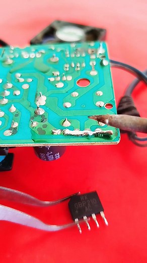way to remove diode bridge #diode #desoldering #tips #soldering #capacitor #goodidea #technologia | Sugeng Elko