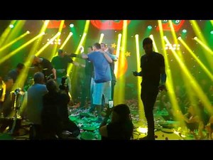 Μπουρούσης και Φωτσης τραγουδούν στην πιστα συνθηματα κατα του Ολυμπιακου