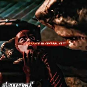 let me summarize the story of King shark #theflash #king #shark