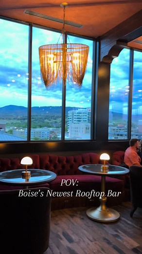 Boise‘s newest rooftop bar soft opened this week! The Highlander is located on the 8th floor of the newly opened Hotel Renegade in Downtown Boise. The Highlander has a wraparound patio, covering two sides of the building and some pretty unparalleled views of downtown. Open now, cheers! 🍹 #thisisboise #rooftopbar #boise #idaho
