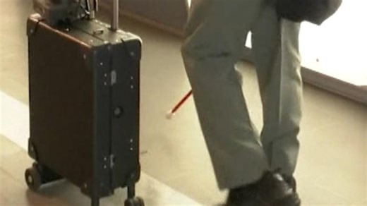 In Tokyo, 30 blind people tried the suitcase during a special activity.