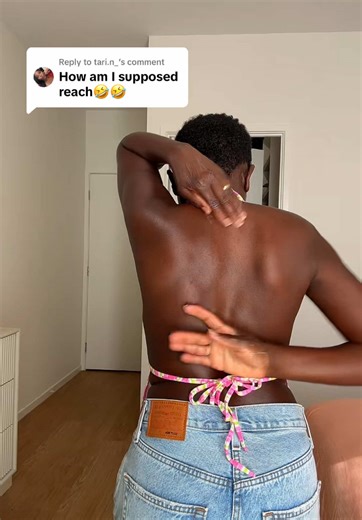 How to Apply Lotion to Your Back for Maximum Moisturization