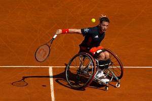 Paralympic wheelchair tennis rules including the number of sets