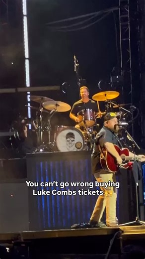 ‘When It Rains It Pours’ live 🎶 #lukecombs | Luke Combs Updates