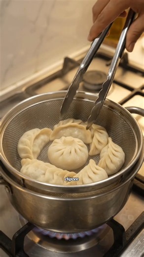 How to Steam Momos Without a Steamer! 🥟🔥 (Easy Cooking Hack)#MomosRecipe #HomemadeMomos