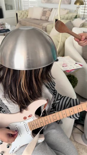 HELP @R꩜aach @݁˖·♰ꪑ #fyp #backinblack #guitar #fail #tuff | Guitar