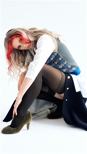 Lauren London makeup bodypaint on Instagram: "A little BTS from our House of Solo shoot with the lovely @tayloracornmusic. We spent the whole day bouncing through different looks, so I kept her glam soft, natural with a rocky edge, and easy to shift between looks. Taylor is genuinely one of those dream people on set, with good energy and is naturally gorgeous. I’ll post the full makeup + hair breakdown next if you want to see exactly what I used on her. Save this if you’re planning a shoot soon 