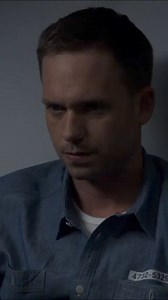 Temporada 6, Episodio 1 "Por los problemas": Mike está siendo atormentado por Frank Gallo, un preso encarcelado por chantaje y conspiración, por el mismísimo Harvey Specter, y desesperado por vengarse como consecuencia del pasado. | Suits: La Ley de los Audaces
