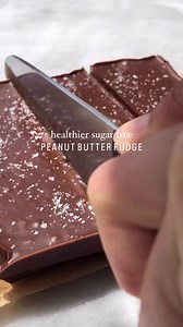 PEANUT BUTTER FUDGE🍫🥜 This amazing recipe by @kaylieshealthyrecipes is the perfect way to treat yourself while still sticking to your new year's goals!! Talk about mouth-watering🤤 1 cup chunky peanut butter 9 oz Lakanto monk fruit sweetened chocolate Sea salt flakes (optional) Melt 9oz Lakanto sugar-free chocolate in the microwave for about 80 seconds until soft, then add peanut butter and stir until well combined. Pour into a 6” square baking dish lined with parchment paper and pop in the fr