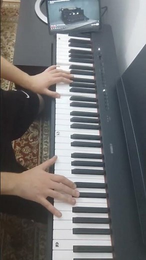 Just trying to improvise the #residentevil save room theme (was it from RE2 or RE3?) #piano #attempt