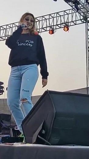 Dhvani Bhanushali Live at CrossbladeLive,Pune