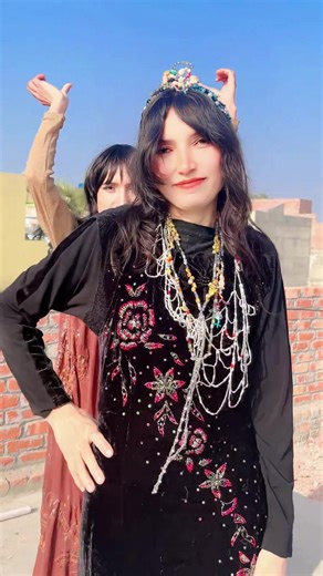 Queen Effat Mirza's Stunning Dance Performance