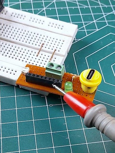 I Built a USB-C Power Supply Board That Outputs 5V AND 40V at the Same Time!