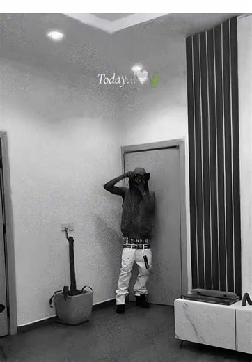 📸 Real training. Real clients. Real experience. At Muller Pixels Academy, my students don’t just sit and watch — they learn by doing. In this session, I’m supervising my student as he handles a live client shoot, guiding him on posing, camera angles, and how to capture professional results. This is how photographers are built: through hands-on practice, correction, and real-world experience. If you’re passionate about photography and want to learn how to shoot like a professional, this is your 