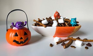 Bumble Nums Halloween Snack Mix - Super Simple