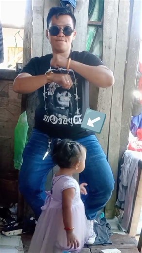 Up and down budots dance 😅 #funny #funny #everyone #goodvibes #highlights