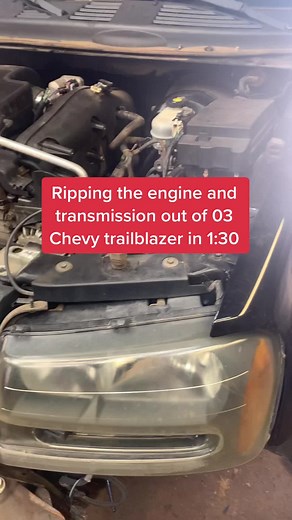this is how I removed the engine and transmission from an 2003 Chevy trailblazer in 1 min 30 sec. #foryou #fyp #fypシ #mechanic #chevy