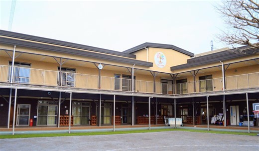 相模栄光幼稚園が新しい園舎に　新設ウッドデッキの魅力とは　保護者のリアルな声も取材 | article | タウンニュース