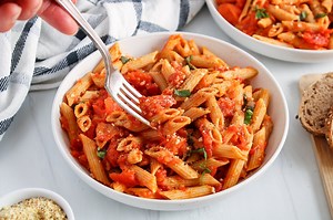 Penne Pomodoro (4-Ingredient Easy Pasta Recipe) - Plant Based Jess