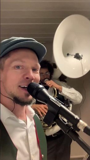 The Ultimate Oktoberfest Drinking Song! 🍺 “Ein Prosit” Live