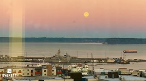 Even though the sun is shining, we are still under a cold weather advisory through Thursday at noon. Bundle up if you're going outside, be sure to check on your friends and neighbors and keep pets indoors as much as possible. For information on warming centers and cold weather shelters, please visit: bit.ly/snococold #sunrise #everettwa #moonset | City of Everett, WA - Govt