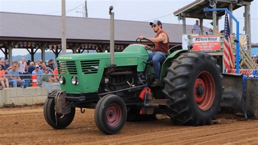 117K views · 1.4K reactions | This Deutz lays down a monster 380 foot pass in Mondovi, Wisconsin 2023!! #deutzpower #tractorpulling #farmstock | Farm Stock Tractor Pullers | Facebook