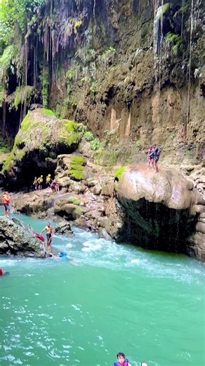 Keindahan alam green canyon. Wisata yang kalian wajib kunjungi kalau kalian datang ke Pangandaran. Salah satu Destinasi wisata alam terbaik di jawa barat. Bagi kalian yang mau tanya tanya seputar wisata green canyon bisa langsung ke whatsaap mimin ada dibio yaa. #greencanyonbagus #greencanyon #berandatiktok #fyp