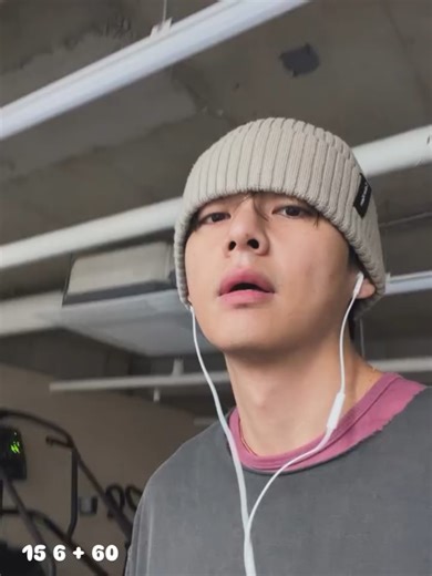 tae update instastory 💜 ngajakin gym bareng 💪#taehyung #taehyungedit #armybts #bts #army