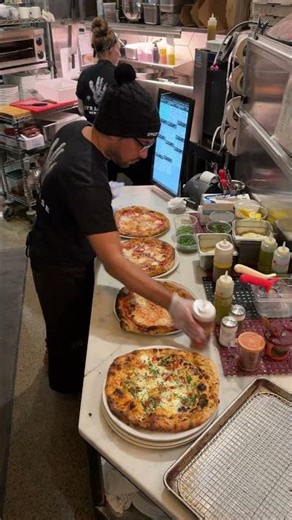 Actor D.B. Sweeney falls in love with Syracuse pizzeria