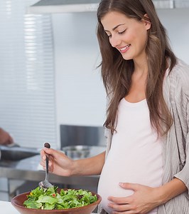 Can You Eat Raw Vegetables While Pregnant?