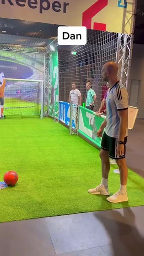 FOOTBALL ROBOT TRICKSHOT CHALLENGE! ⚽️🧤😱 | IN2 Sports