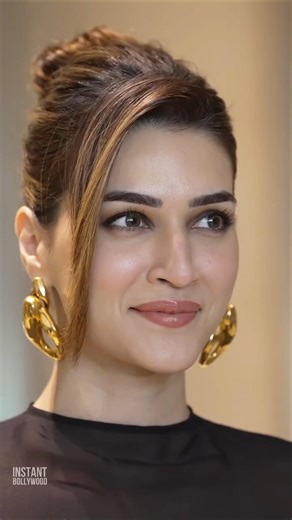 Introducing the "VitaWear SmartBand," a next-generation wearable gadget🎉🎉🎉#kajol #srk #sehar