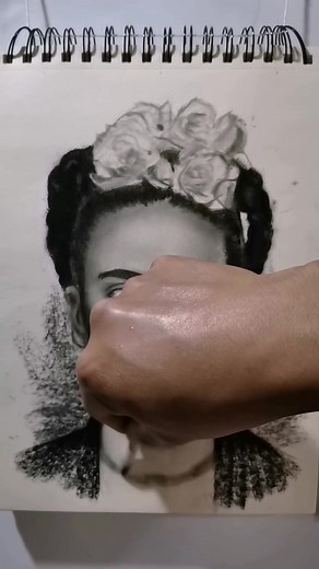 Dibujo Realista de Frida Kahlo: Tutorial Paso a Paso