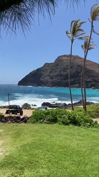 Aloha #ブルーマンデー 💙 オアフ島でお気に入りのブルーはどこですか？ #ハワイの風景 #MondayBlues #ハワイのビーチ #オアフ島 #hawaii | ハワイアン航空 Hawaiian Airlines Japan