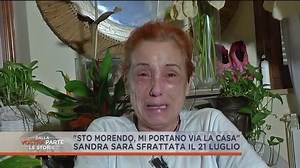 Ma mi spiegate IN CHE MONDO VIVIAMO?!? Sandra sta MORENDO, ha una malattia TERMINALE, è su una sedia a rotelle e sapete cosa succede? LA SUA CASA VA ALL'ASTA!!! Rischia di finire i suoi giorni IN MEZZO A UNA STRADA! Ai MIGRANTI danno HOTEL E CASE GRATIS. I nostri anziani invece li fanno finire in mezzo a una strada come se fossero SPAZZATURA! È UNA VERGOGNA!!! | Lucia Borgonzoni