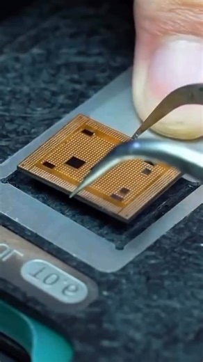 CPU REBALLING - WHAT’S REALLY HAPPENING UNDER THE IPHONE? 🔥 In this video, you’re watching the CPU BGA reballing process on an iPhone motherboard. The CPU (Central Processing Unit) is removed, and all Ball Grid Array solder connections underneath it are renewed using precision-placed lead-free solder balls. Each contact point is rebuilt evenly to restore proper electrical connectivity. 📌 Why is CPU reballing necessary? Over time, smartphones are exposed to: • Overheating • Sudden temperature c