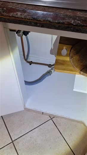 🚨 WARNING: Cockroaches Eat Each Other 🪳 Yes… you read that right. When food becomes scarce, cockroaches turn on each other to survive. They’ll feed on weaker or dead roaches — which means if you’re seeing a few, there are likely many more hiding nearby. Cockroaches are extremely resilient, and a small issue can quickly become a serious infestation. Don’t wait until it gets worse. 📞 Book a professional inspection with Bang Pest Control today and protect your home properly. 📞0489 222 449 🌐www