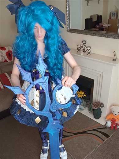 Gwen Cosplay Mishap from League of Legends