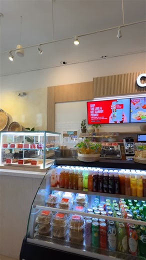 🥕 Carrot Express on Miracle Mile 🥕 One of our go-to spots for a healthy light lunch in the Gables! Their bowls, wraps, and refreshers always hit the spot — fresh, flavorful, and made with ingredients that make you feel amazing. ✨ Quick service, nourishing options, and the perfect fuel to keep you going throughout the day. 📍 Stop by their Miracle Mile location and grab something that tastes good and feels good! | Downtown Coral Gables & Miracle Mile