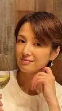 吉瀬美智子 オープンカーでオフ感満載な姿を披露!助手席での横顔ショットに「オシャレで素敵」「気持ちよさそう」