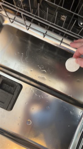 Watch Easy to use dishwasher cleaning tablets on Amazon Live